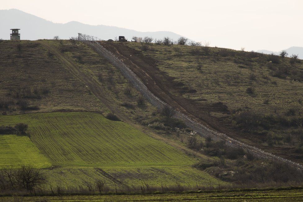 Border fencing in Macedonia, 5 March