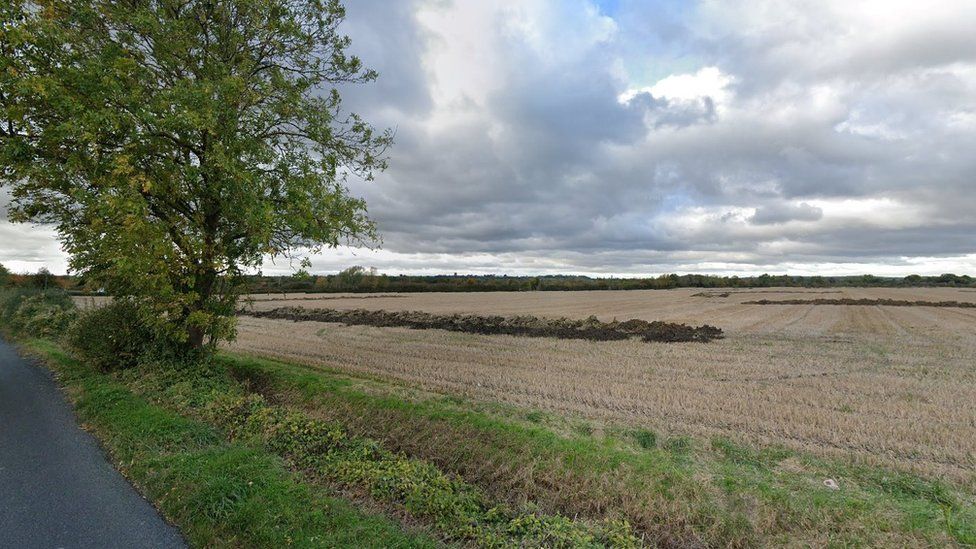 Picture showing the proposed development land, viewed from from Barton Le Clay