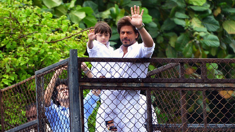 Shahrukh Khan wave to fans outside his house for celebrate his birthday on November 2, 2019 in Mumbai