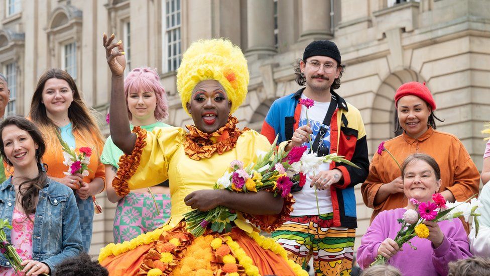 Hundreds growing marigolds for Birmingham 2022 Festival pop-up garden - BBC  News