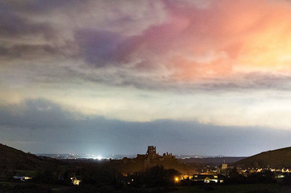 Corfe Castle sky