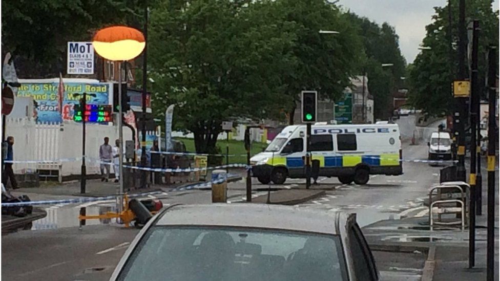 Three held after man shot in Sparkbrook - BBC News