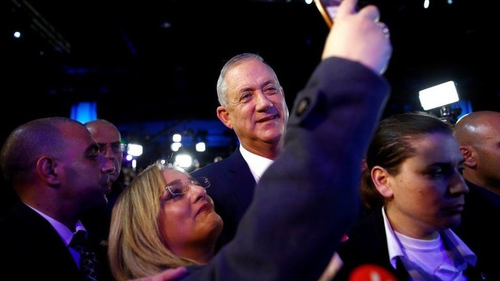 Benny Gantz poses for a selfie with a supporter at an election night gathering in Tel Aviv on 3 March 2020