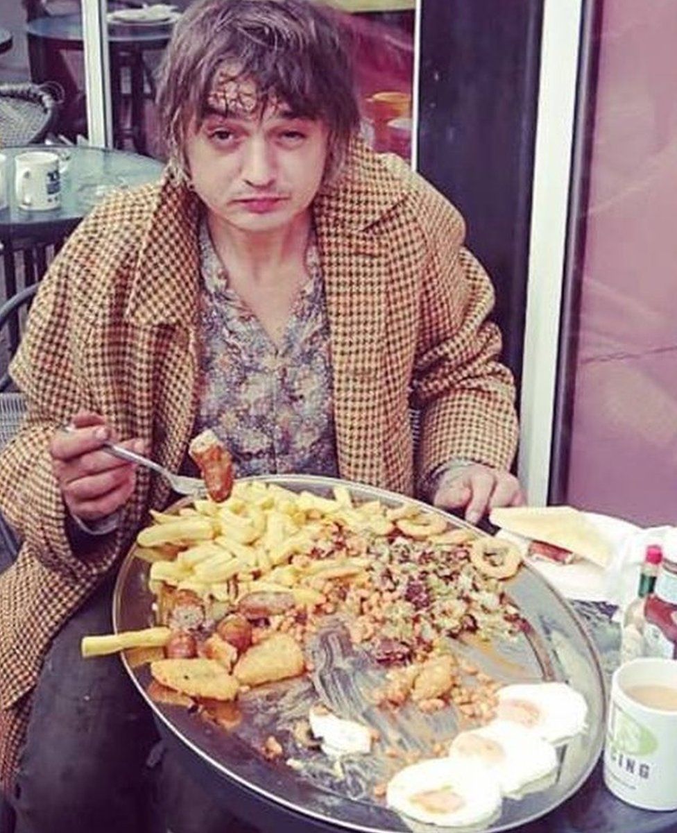 Libertines Frontman Pete Doherty Wins Cafe Breakfast Fame Bbc News