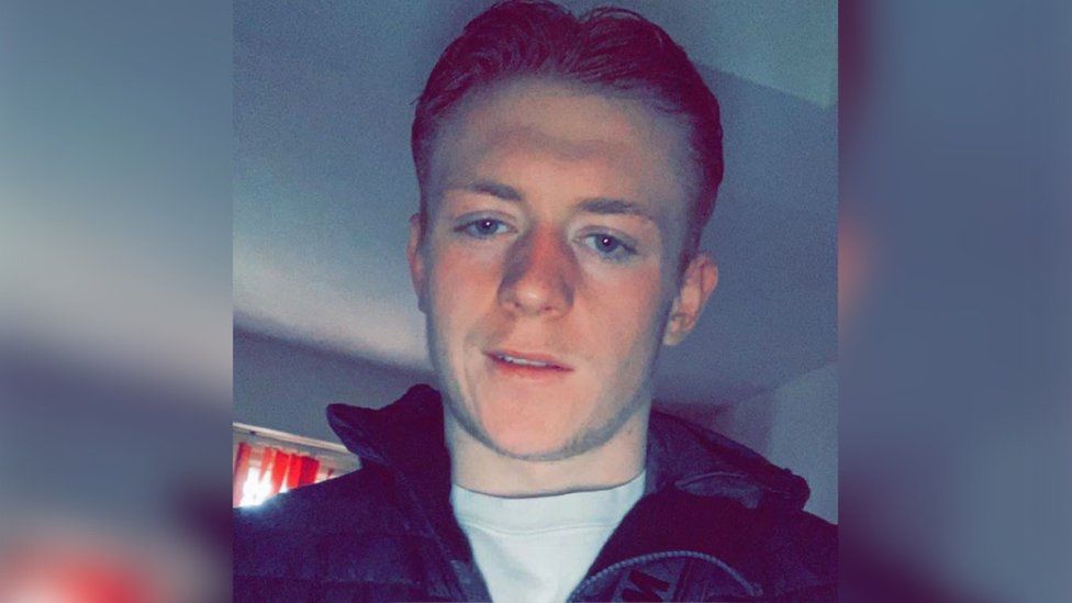 Kiveton Park crash Three men killed as car hits tree BBC News