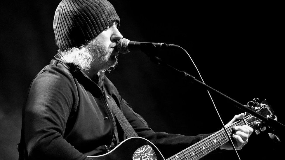 Badly Drawn Boy to celebrate 25 years in music with fanpleasing tour