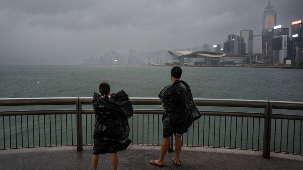 Typhoon Haikui: Dozens injured after storm sweeps Taiwan - BBC News