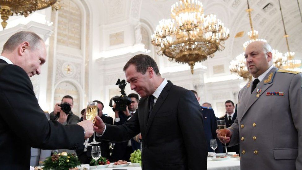 Vladimir Putin, Dmitry Medvedev  Sergei Surovikin 㹾ԸͺҧѺͧѾ·㹫 2017