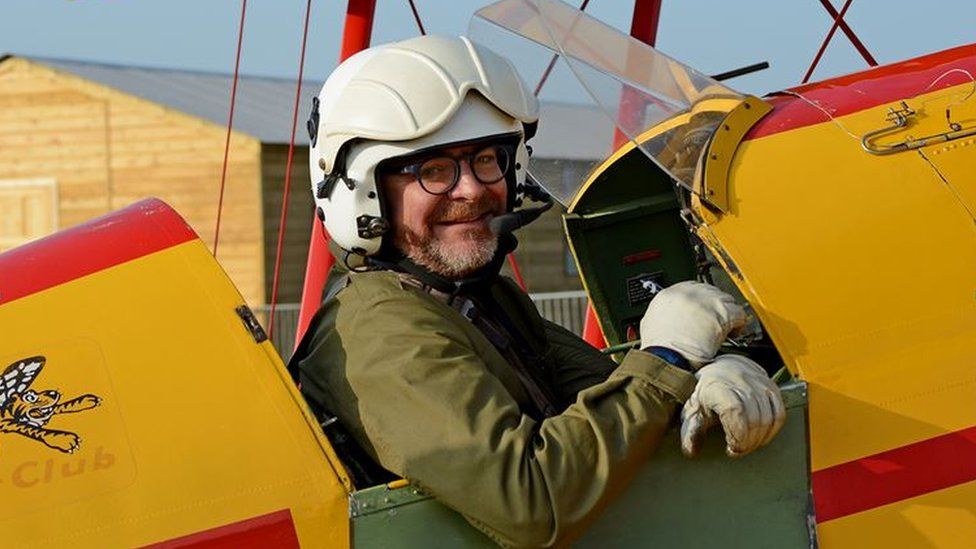 Pilot dies in light aircraft crash in Headcorn BBC News