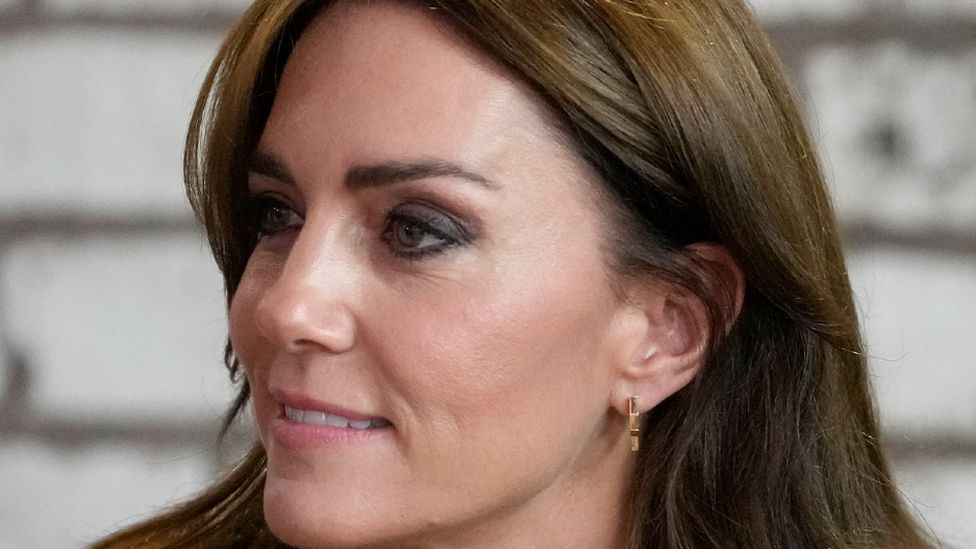 Kate wears earrings given to her by grieving mother