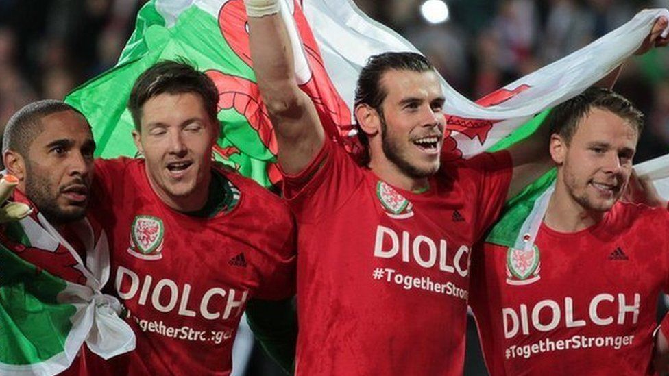 Diolch am fynd trwy'r lluniau! Ymlaen a ni i 2106! Welwn ni chi yn Bordeaux!