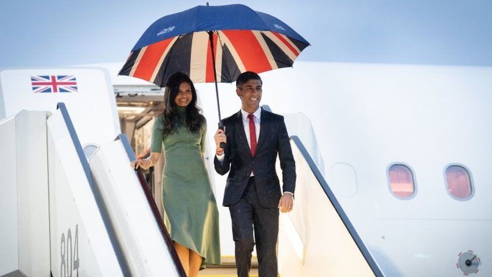 Rishi Sunak and his wife exit his plane