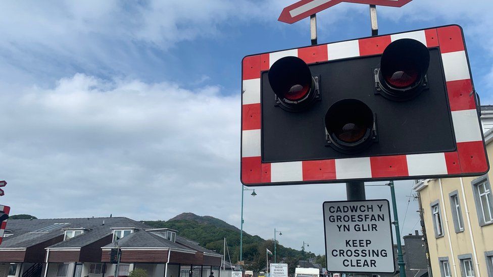 Level crossing at Highland railway station