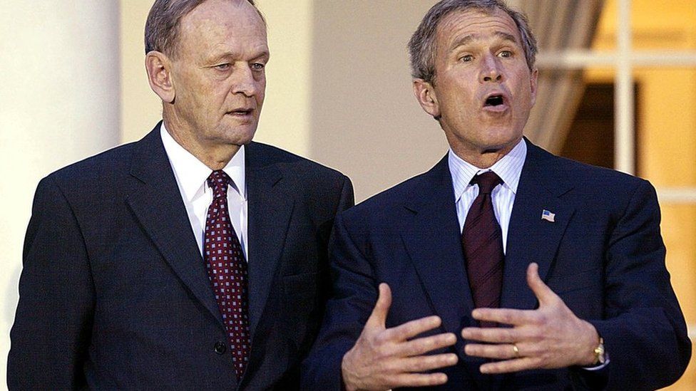US President George W. Bush (R) speaks to the press along side the Prime Minister of Canada Jean Chretien (L) on the steps of the Rose Garden at the White House 14 March 2002. Bush said US and Canadian negotiators were 'making very good progress' towards ending a dispute over Canadian softwood lumber exports by a US-set deadline of March 21.