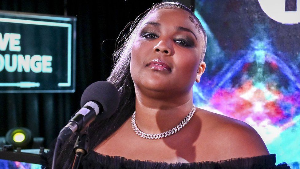 Body-positive rapper promotes self-acceptance - Positive News