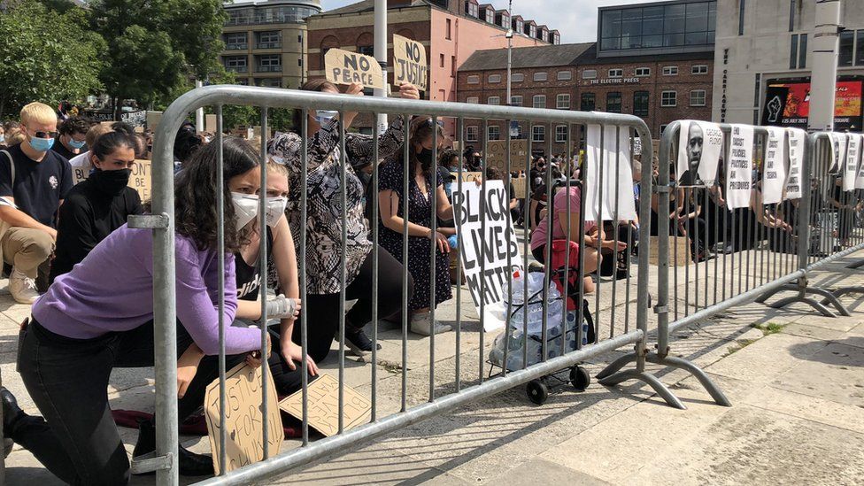 Thousands rally in Leeds to support Black Lives Matter protest - BBC News