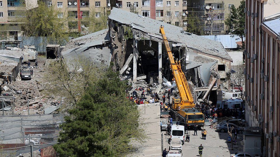 Aftermath of blast in Diyarbakir, 11 Apr 17