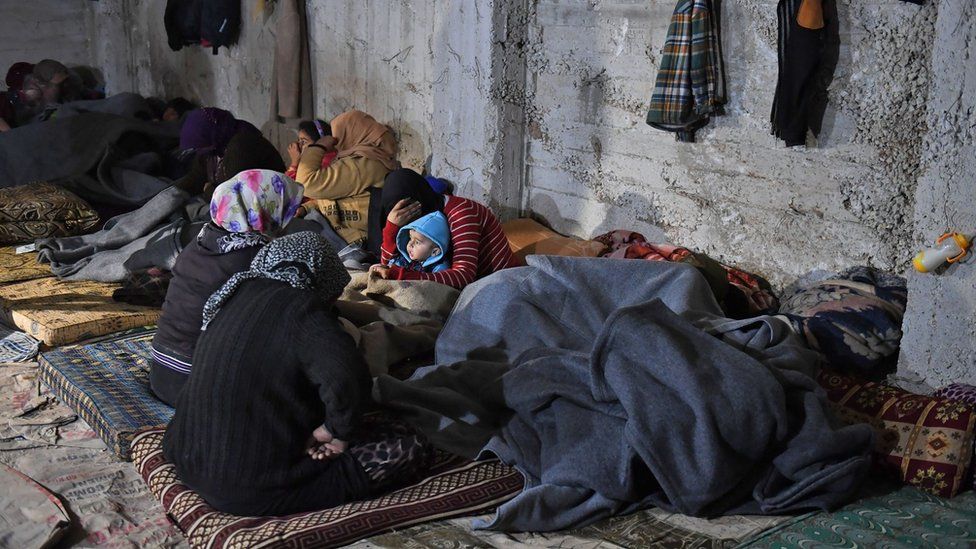 Displaced Syrians who fled the town of Jandaris shelter in the city of Afrin (25 January 2018)