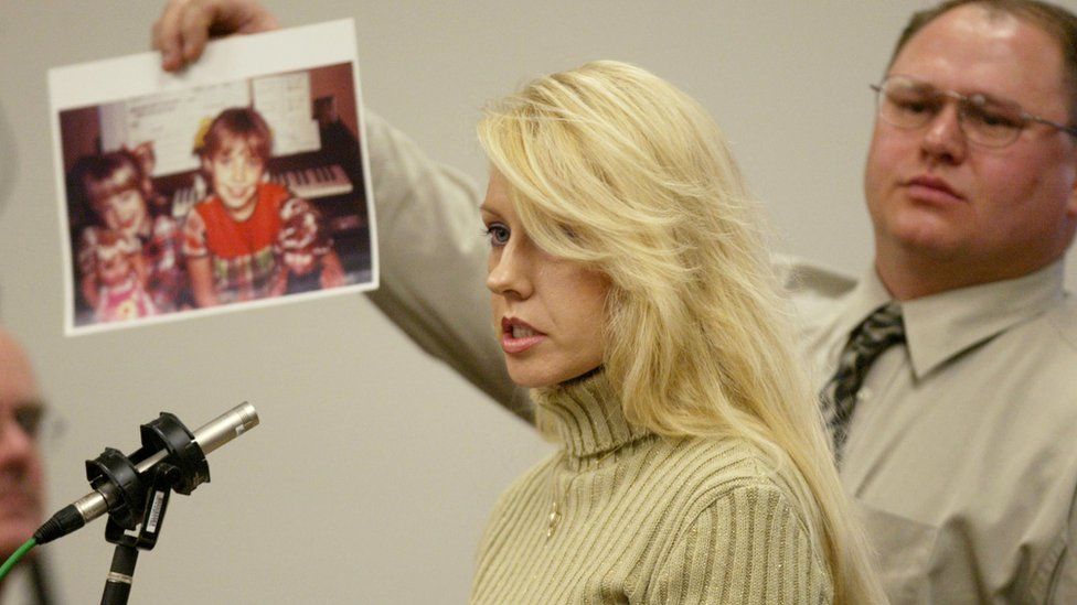 The sister of Green River Killer victim Debra Estes, speaks in court during the sentencing of Gary Ridgway