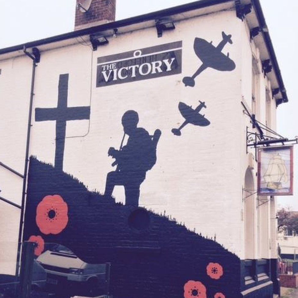 The Victory in Hereford's wall mural marks Remembrance BBC News