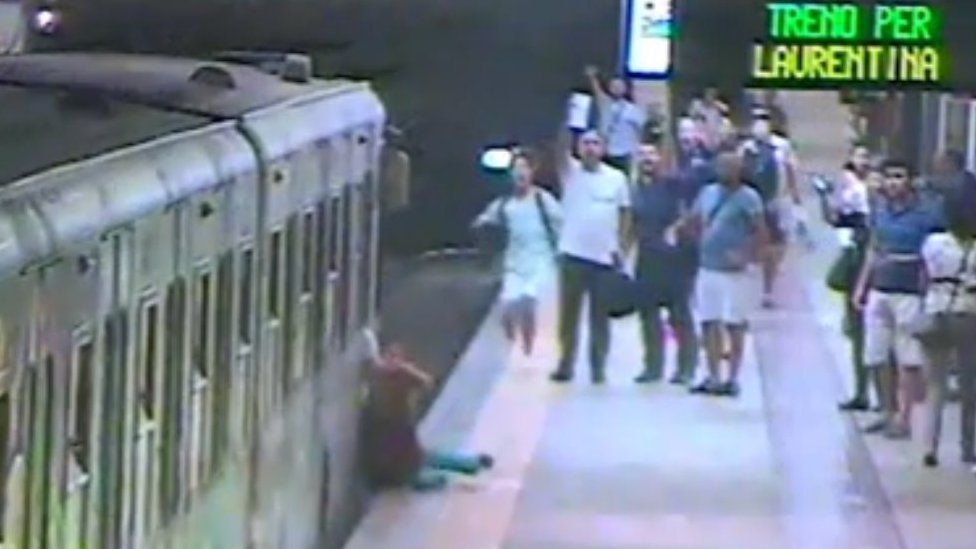 The woman is dragged along the platform of a Rome metro station