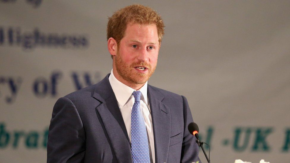 Prince Harry visits Nepal earthquake sites - BBC News