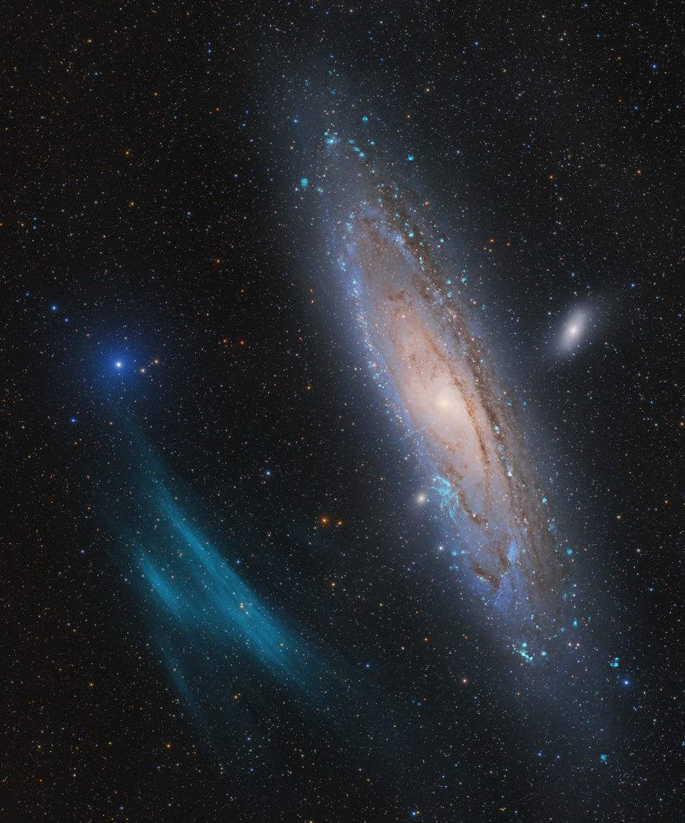 Огромная плазменная дуга рядом с галактикой Андромеды (M31)