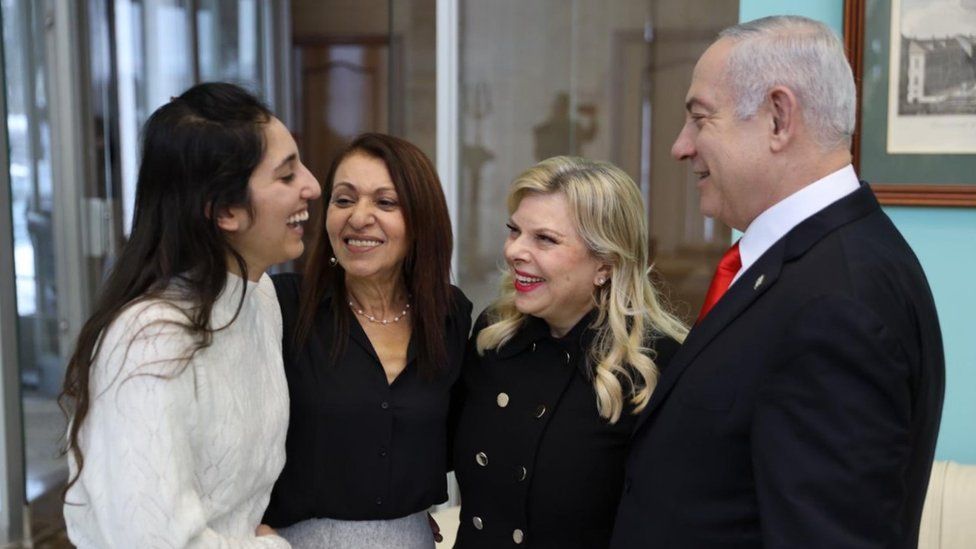 Naama Issachar and her mother are greeted in Moscow by Israeli PM Benjamin Netanyahu and Sara Netanyahu