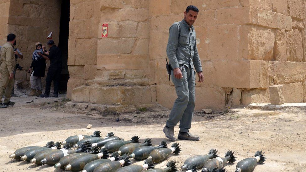 Member of the paramilitary Popular Mobilisation force inspects mortars found at the ancient city of Hatra in Iraq (28 April 2017)