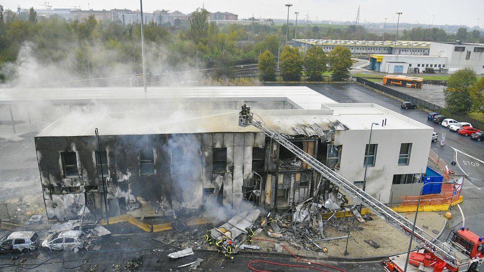  unbiased news plane crash near milan Burning building