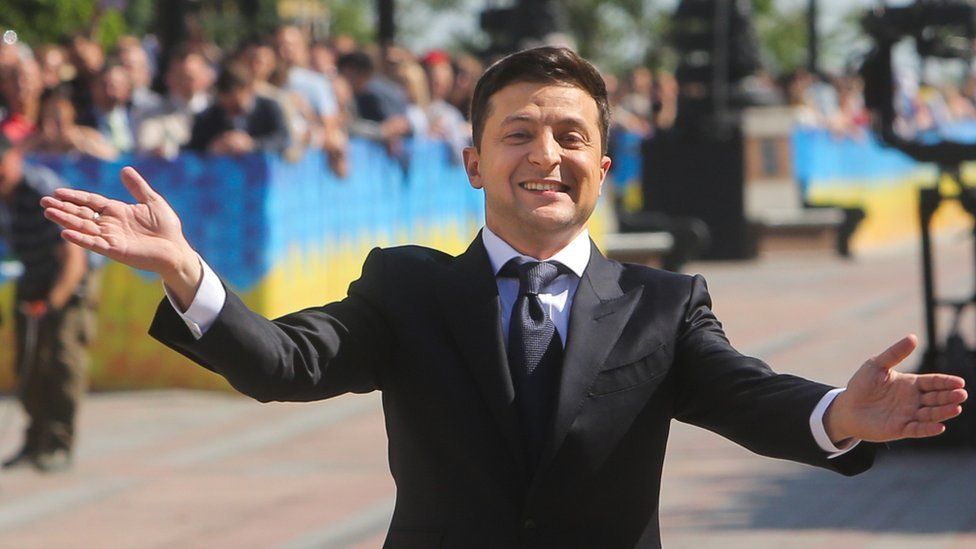 Volodymyr Zelensky arrives at parliament for his inauguration on 20 May 2019