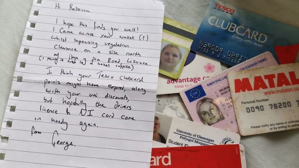 La mujer que recibió el contenido de su cartera 10 años después de que se la robaran