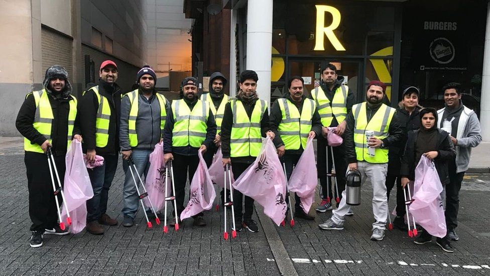 Group of Ahmadi Muslims picking up litter in Cardiff