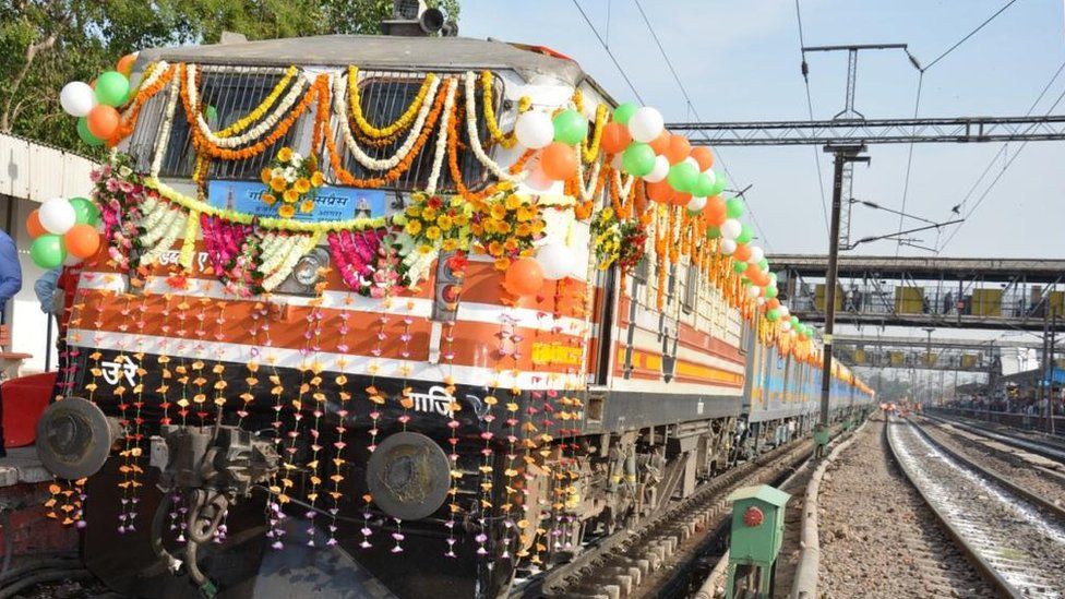 gatimaan-express-india-launches-fastest-train-at-160km-h-bbc-news