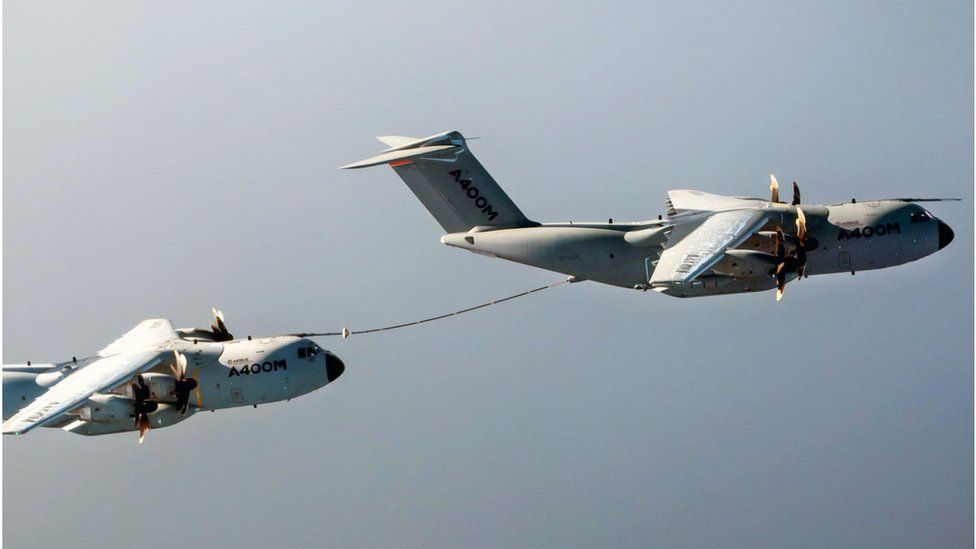 Cobham's midair refuelling of planes technology