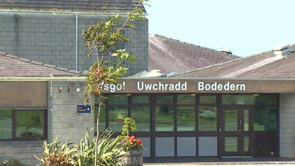 Pennaeth Newydd I Ysgol Boderern Wedi Cyfnod Heriol Bbc Cymru Fyw