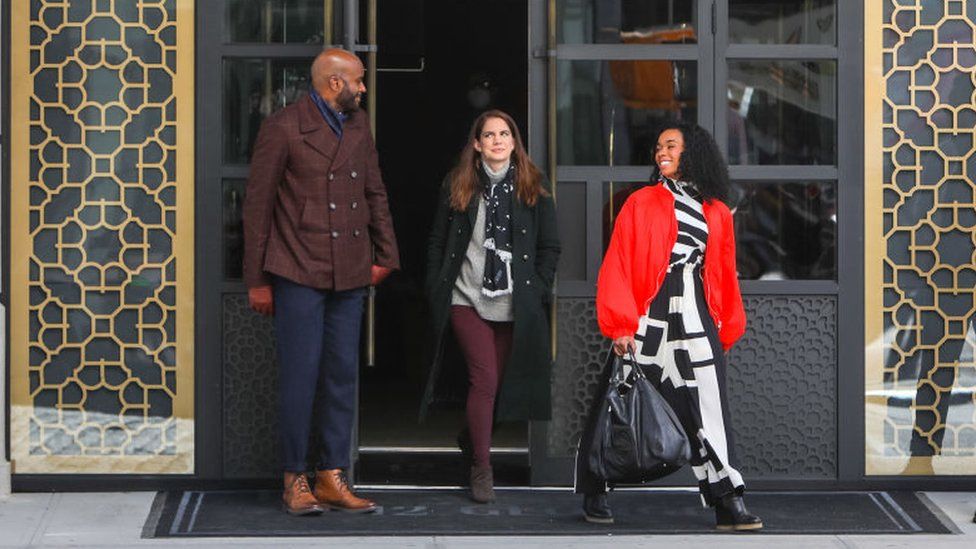 Anna Chlumsky and Alexis Floyd on the set of Inventing Anna