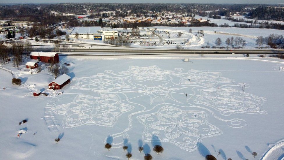 Снежное искусство с высоты птичьего полета, созданное Янне Пюккё