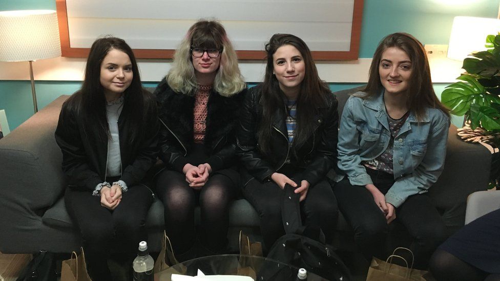 These teenagers built their own mental health app - BBC Newsbeat