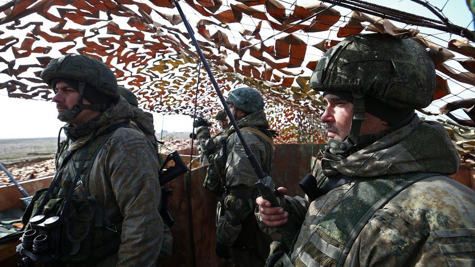 Russia-Ukraine border: Nato warning over military build-up - BBC News