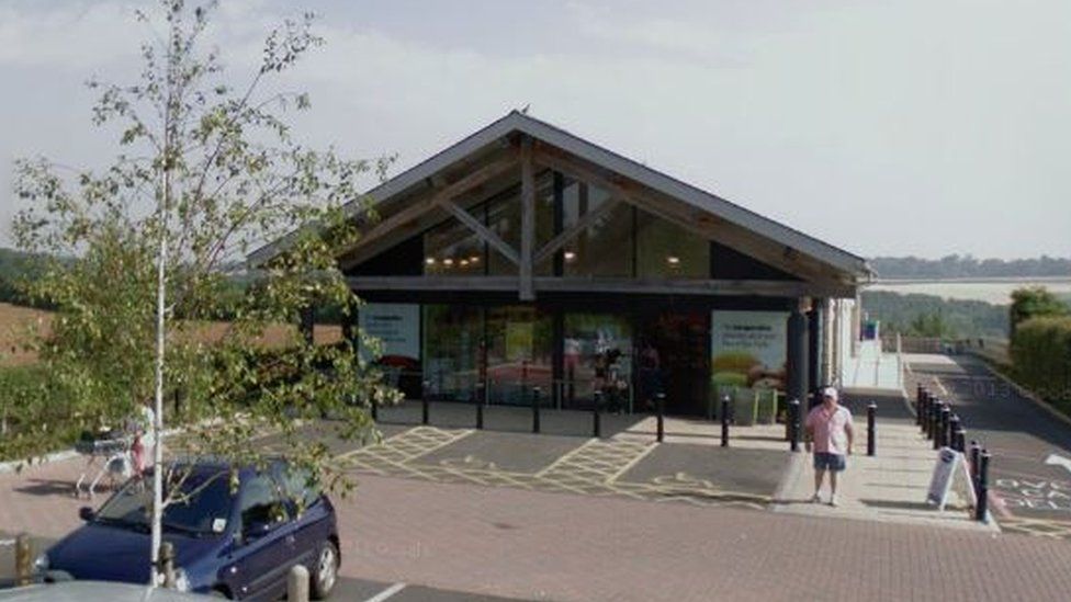 Long Hanborough Coop raid gang 'stole two drinks' BBC News