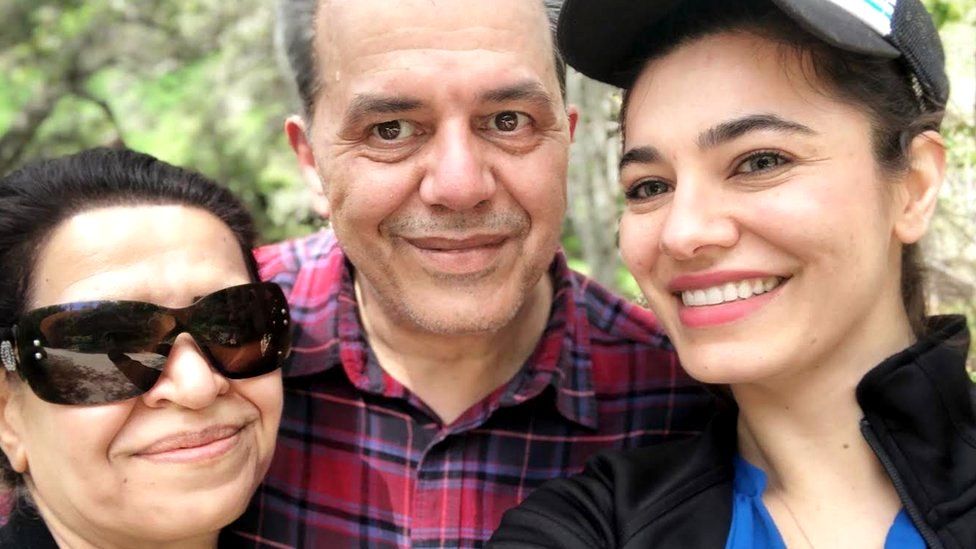 Jamshid Sharmahd with his wife and daughter, Gazelle