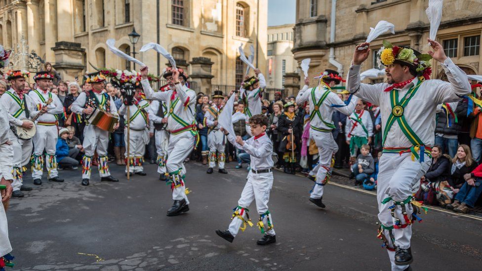 In pictures: Oxford's May Morning - BBC News