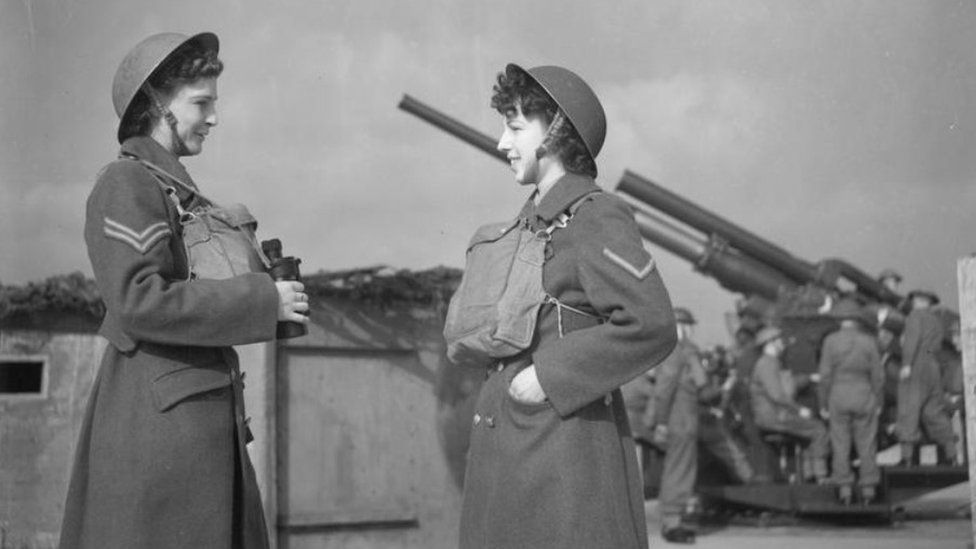 Events honour 26 women killed in Great Yarmouth WW2 bombing - BBC News