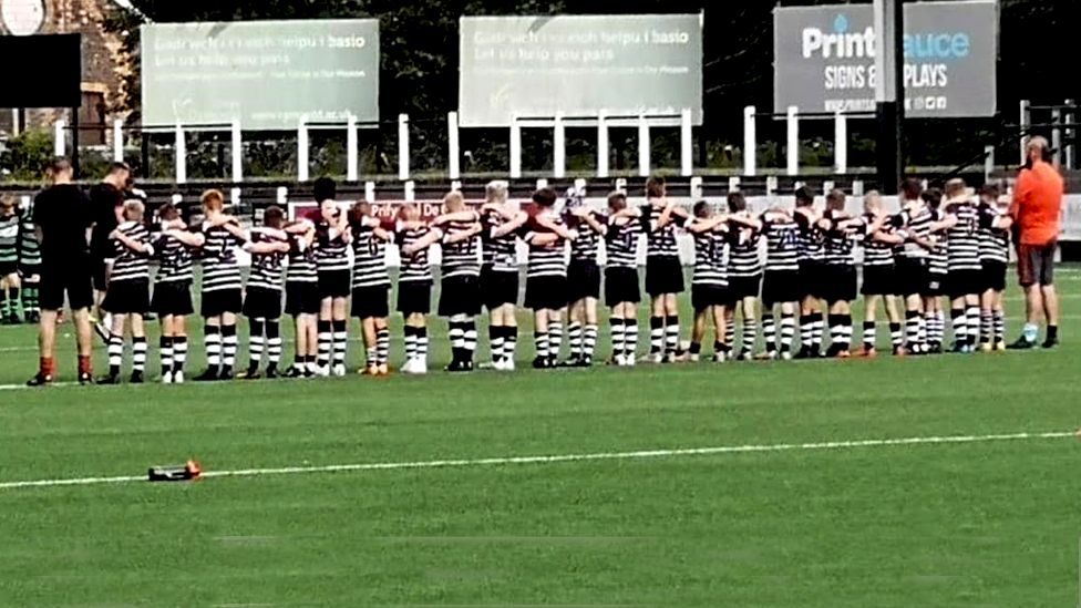 Pontypridd RFC Minis holding a minute’s silence for Tomos during games over the weekend