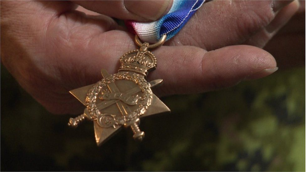 War medals returned to soldier's home town - BBC News