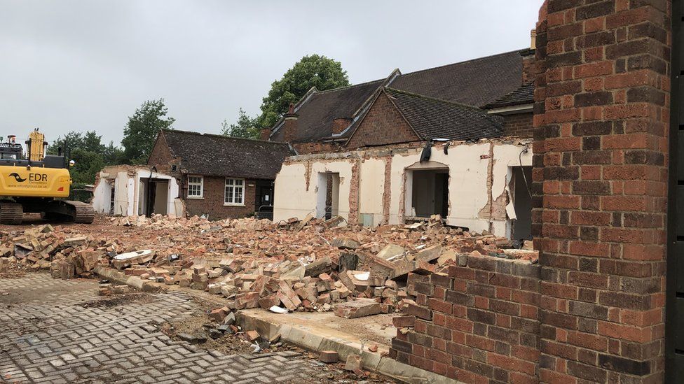 Work begins on Daventry's £8.2m cinema development - BBC News