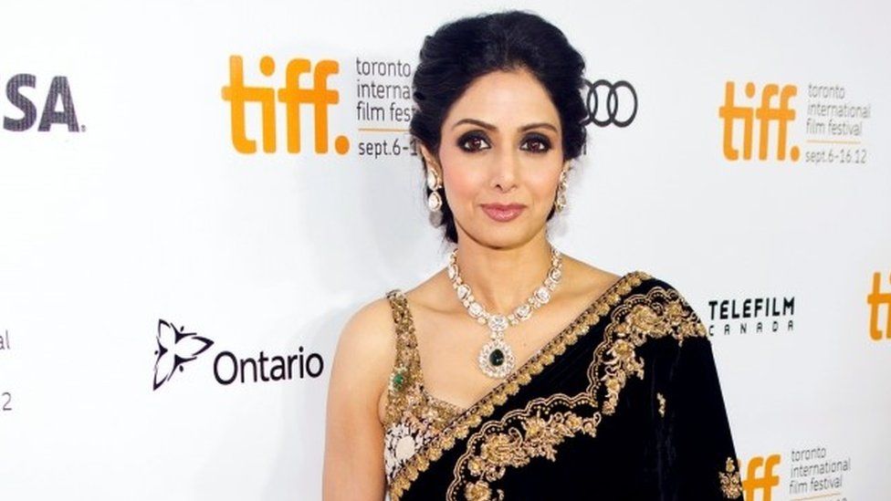 Sridevi Kapoor: Bollywood star wins posthumous acting gong - BBC News