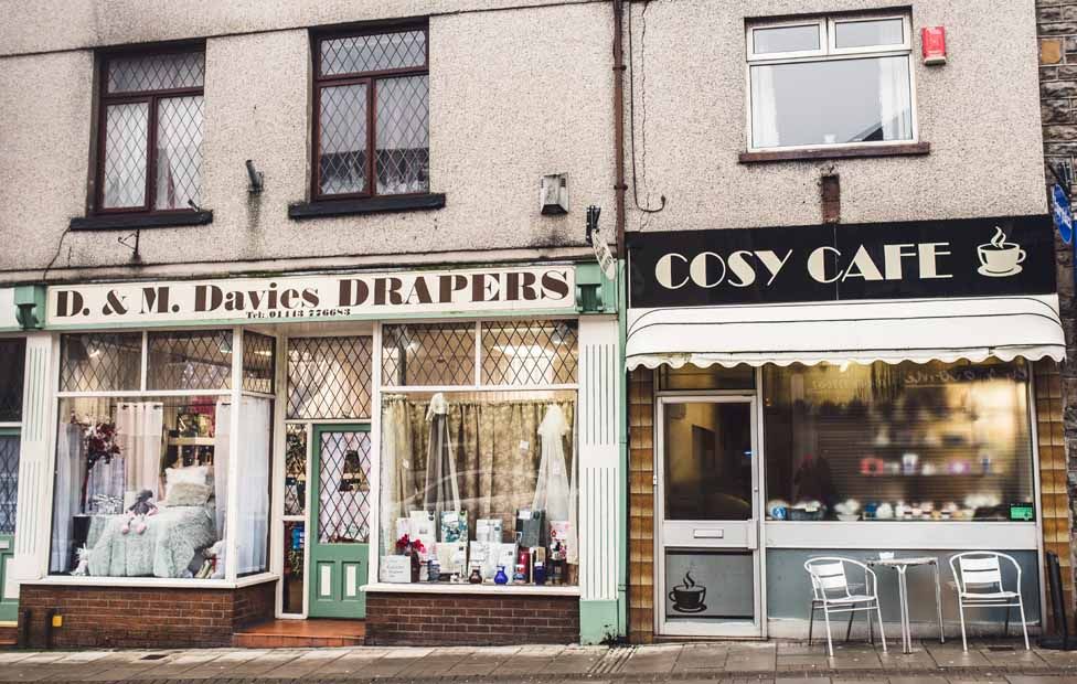D&M Davies Drapers a Cosy Cafe