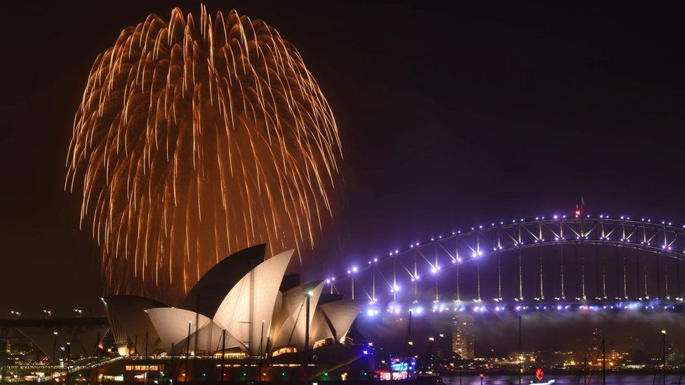 La Ópera y el Puente de la Bahía de Sídney fueron escenario del despliegue de fuegos artificiales